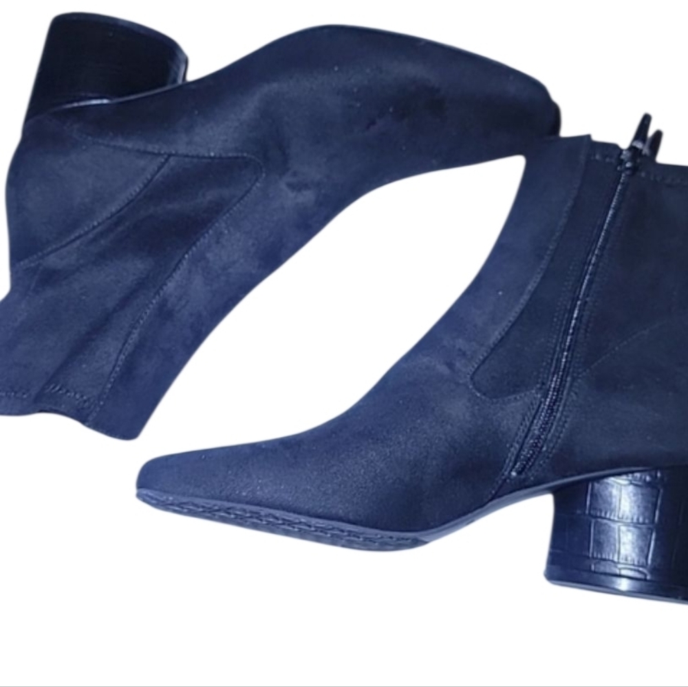 Donald Pliner Black Leather Ankle Boots - Picture 6 of 6